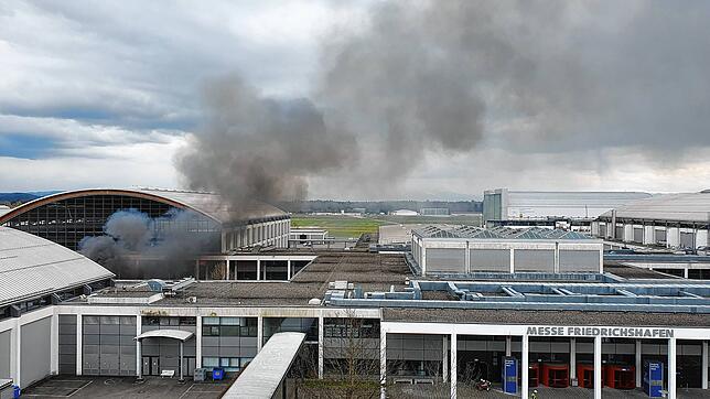 Bild 15: Feuer auf Messegelände! So dramatisch war der Einsatz der Feuerwehr in Friedrichshafen