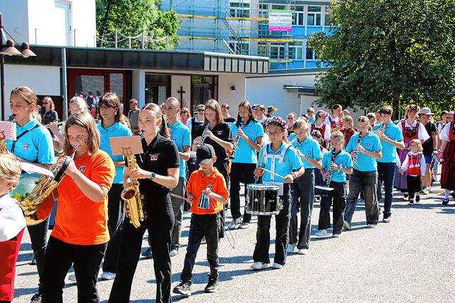 Bild 14: Chilbi 2025: So feiern die Kleinsten die Waldshuter Chilbi beim Kinderfest und Kinderumzug auf den Festplatz