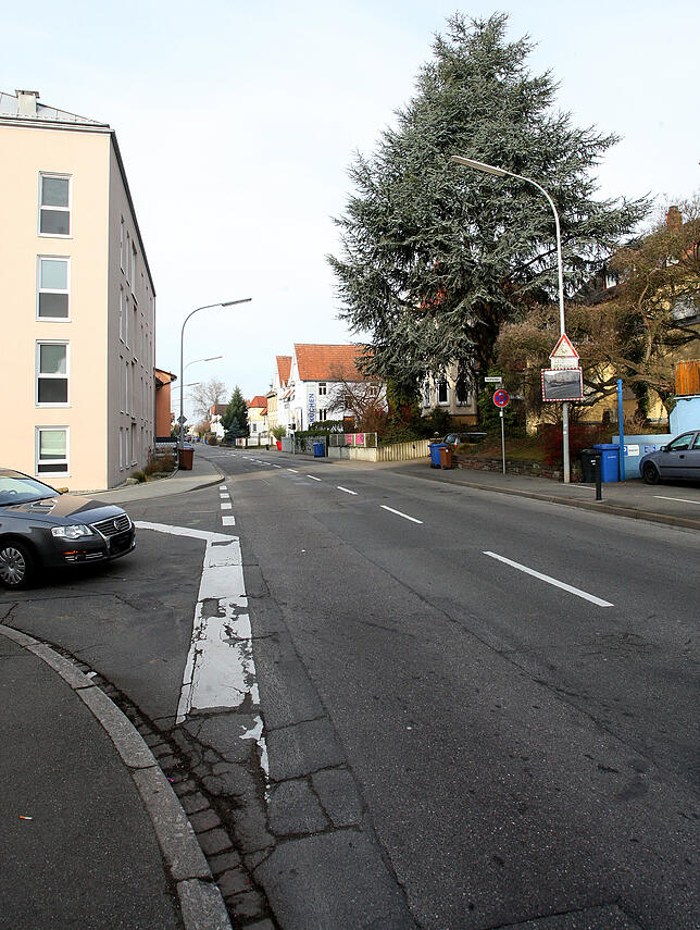 Je nach Witterung sollen Ende Januar 2020 in der Fürstenbergstraße an der Einmündung zur Hardtstraße die Arbeiten am Asphalt beginnen.