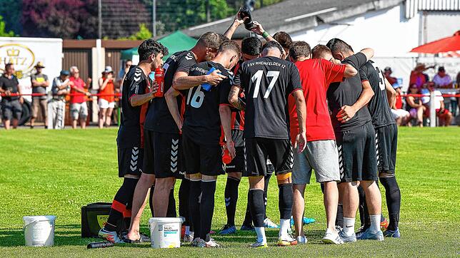 Zusammen stark: Der FSV Rheinfelden braucht einen klaren Sieg gegen die Spvgg. F.A.L., um noch eine Chance auf den Verbandsliga-Aufstieg ...