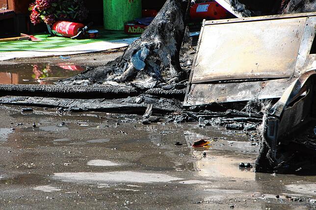Bild 4: Bilder der Brandstelle nach einem Feuer auf dem Seehasenfest