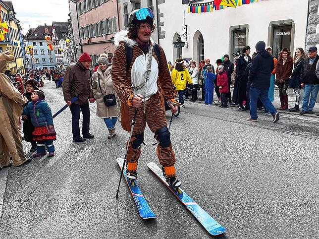 Bild 24: Tolle Stimmung beim Sonntagsumzug der Überlinger Narrenzunft &ndash; Teil 1