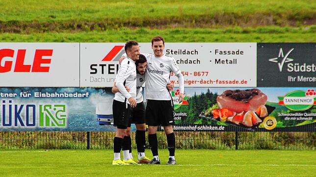 Der SV Aasen bejubelt seinen zweiten Treffer gegen den TuS Bonndorf. Die Aasener sind mit dem FC Tennenbronn die einzige Mannschaft, die ...