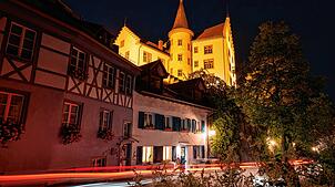 Künftig sollen markante Gebäude in der Engener Altstadt, wie hier im Bild das Krenkinger Schloss, abends wieder angestrahlt werden.