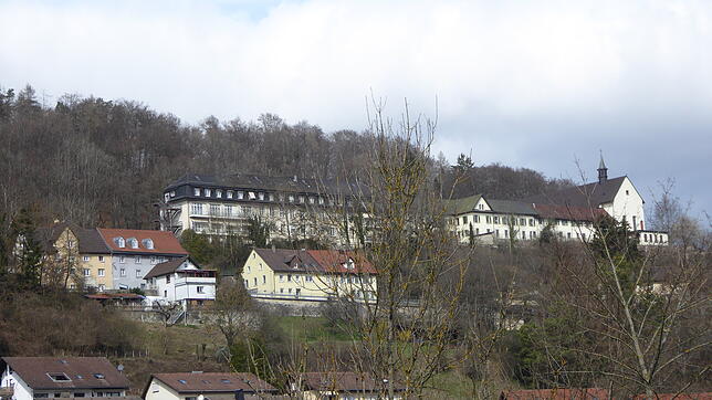 In der Stadtansicht ragt das Haus deutlich heraus.
