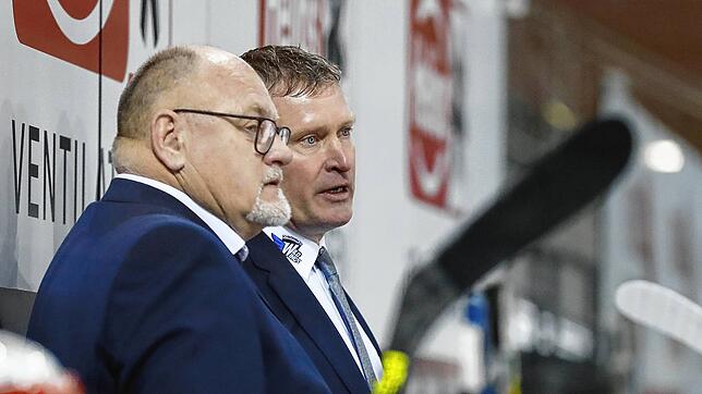 Die Wild Wings-Trainer Niklas Sundblad (rechts) und Gunnar Leidborg hatten in diesen Tagen auch abseits der Eisfläche Grund zum Feiern. ...