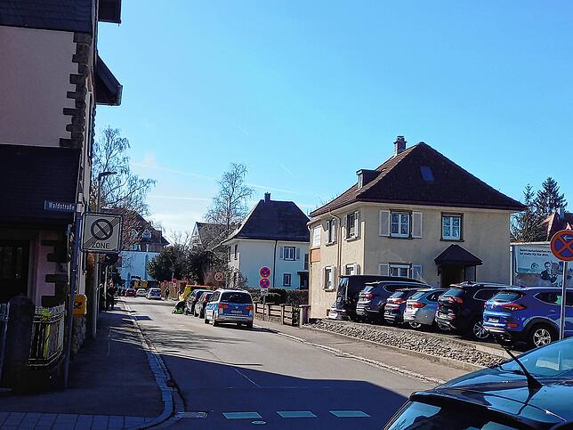 Autofahrer aufgepasst: In der Hermannstraße wird bereits abgeschleppt.