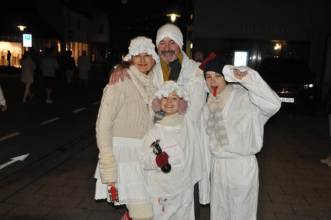 Bild 4: Hemdglonker-Umzug in Markdorf: Hunderte Narren im weißen „Nachthemed“ – die besten Bilder!