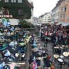 Die Seegumper aus Überlingen gaben auf der Münstertreppe zwei viel umjubelte Benefizkonzerte für die Aktion "Narr mit Herz". Dabei kamen ...