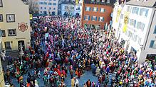 Tausend Kinder aus Überlingen, so die grobe Schätzung von Narrenvater Thomas Pross, zogen am Schmotzigen Donnerstag durch die Stadt und ...