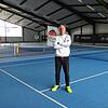 Jens Goldmann in der Markdorfer Tennishalle. Drei Plätze würden zur Verfügung stehen, ausreichend Platz sei vorhanden. Der Tennislehrer ...