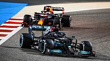 Beim Auftaktrennen der Formel 1 in Bahrain besiegte Weltmeister Lewis Hamilton (vorne) dank seines fahrerischen Könnens den Kontrahenten ...