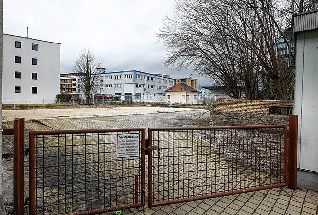 Auf dem Areal hinter dem ehemaligen Bauamt an der Güttingerstraße soll eine Flüchtlingsunterkunft errichtet werden. Zuletzt waren hier ...