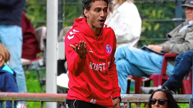 Sportlich war der Samstag ein guter Tag für Adel Grimm. Ausländerfeindliche Sprüche des Gästetrainers trübten aber die Stimmung des ...