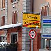 Ab hier gelten andere Corona-Regeln: Grenzübergang nach Kreuzlingen in der Wiesenstraße. Am Montag treten auch in der Schweiz strengere ...