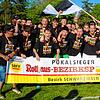 Jubelnde Aasener nach dem Gewinn des Bezirkspokales