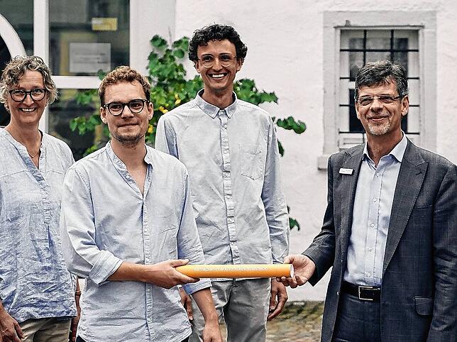 Das Foto trügt ein wenig: Nicht immer verliefen die Kontakte zwischen der Stadtverwaltung um Bürgermeister Georg Riedmann (rechts) und ...