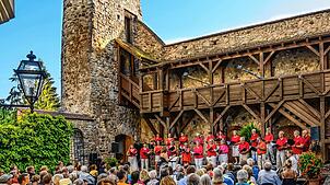 Vom 1. Juni bis 19. Juli finden die Waldshut-Tiengener Sommernächte statt. Hier ein Bild vom Storchenturm. Foto: Dieter Schäuble