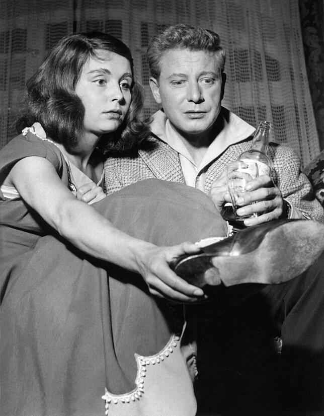 Sonja Ziemann mit Dieter Borsche in den Spandauer Ateliers bei Dreharbeiten zu „Ich war ein hässliches Mädchen“, 1955.