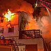 Mehrere Personen sind auf der Flucht vor dem Feuer aus den oberen Stockwerken aus den Fenstern gesprungen und haben sich dabei verletzt. ...