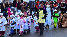 Hunderte Kinder sorgten beim Kinderumzug in Dauchingen für ein buntes Bild. Auch die Kinder des Familienzentrums St. Franziskus waren ...