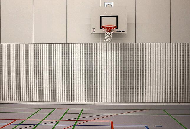 Weiße Wände, weißer Boden: Das schlichte Design eignet sich nicht für alle Sportarten.