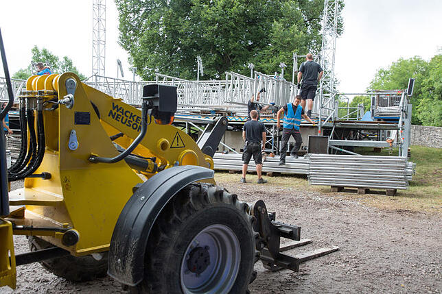 Auf der Karlsbastion entsteht die Festival-Bühne.