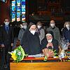 Im Rahmen eines Gottesdienst verabschiedete sich die Erzinger Pfarrgemeinde von den beiden Ordensschwestern Sabina (links) und Itta. Mit ...