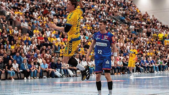 Da war die Handballwelt noch in Ordnung für Samuel Wendel (am Ball). Später musste der HSG-Spieler verletzt vom Feld.