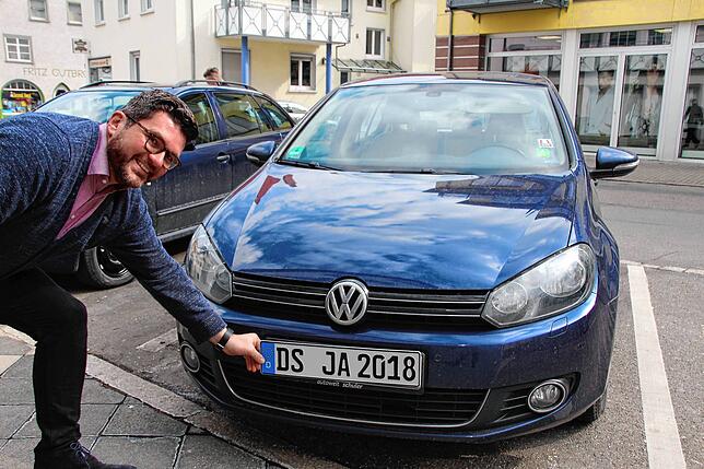 Im März 2018 war Niko Reith etwas zu optimistisch. Jetzt kann er doch noch ein Kennzeichen für den südlichen Landkreis beantragen.