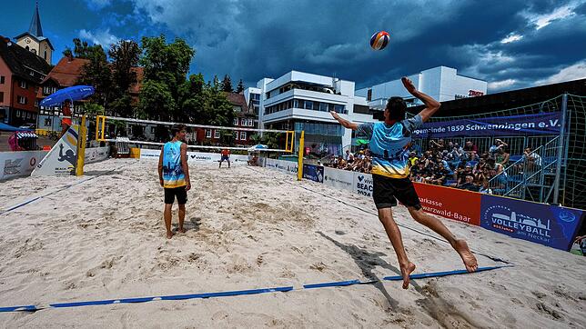 Beach-Volleyball Action gibt es auf dem Schwenninger Muslenplatz.