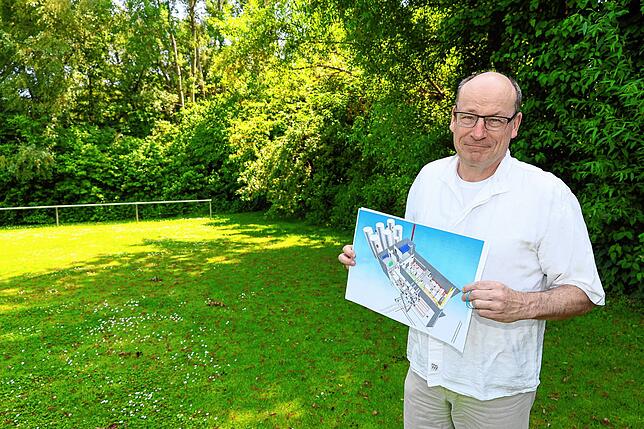 Links von Bene Müller, einem der Vorstände von Solarcomplex, wird voraussichtlich im Herbst die erste Seethermie-Wärmepumpe in Konstanz ...