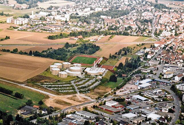 So sah die Polizeihochschule in Schwenningen im Jahr 1992 aus. Das Wohngebiet Auf Strangen fehlt hier noch.