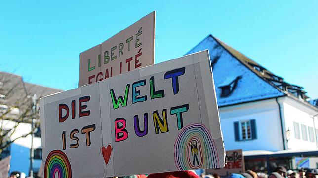 Ein Zeichen gegen rechts, wie hier vor Kurzem in Überlingen, will ein überparteiliches Bündnis am Samstag in Waldshut setzen. (Symbolbild)