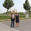 Ewald und Lily Müller stehen in der Lindenallee vor dem Spielplatz. Über diese Straße soll die Stadterweiterung Nord erschlossen werden. ...