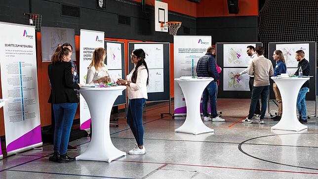 Amprion organisiert, wie auf dem Bild, mehrere Informationstermine für Bürgerinnen und Bürger zur Erneuerung der Stromtrasse in der ...