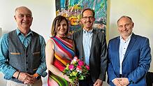 Nur strahlende Gesichter bei der feierlichen Praxisübergabe von Curt Fritze an Sibel Özder (Mitte). Nicht immer ist es um die ...