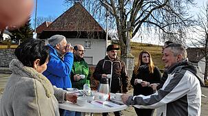 Das Gespräch von Gemeinderat und Bürgermeister mit den Bürgern in Herrischried dreht sich ausschließlich um das Thema Windenergie. Bild: ...