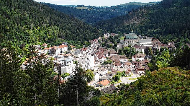 Mit Aussicht: Die Stadt St. Blasien vom Weißenstein aus gesehen. Rund um die Domstadt soll ein Premiumwanderweg entstehen. Die Planungen ...