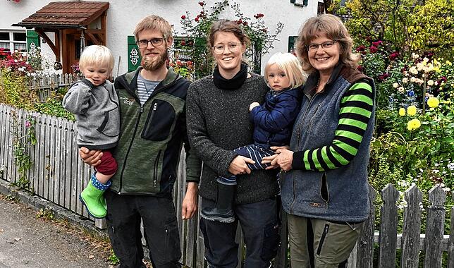 Familie Kopp (von links): Philipp Kopp mit seinem eineinhalb Jahre alten Sohn Ignaz, Ehefrau Sophia mit Tochter Ida (3) und Gabriele Kopp.