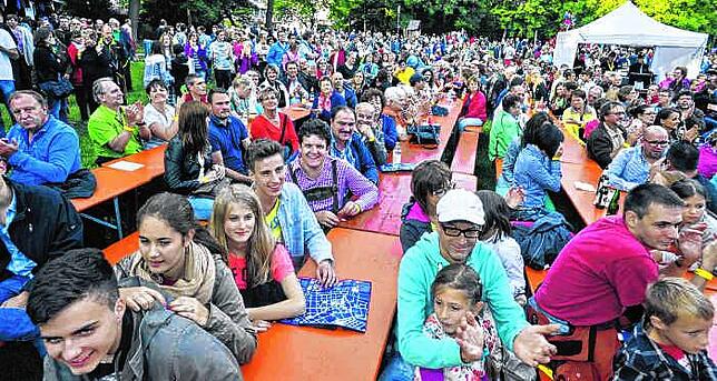 Bei der Schwenninger Kulturnacht ist der Mauthepark eine von mehreren Spielbühnen für Bands – und stets dicht besucht wie hier 2016.