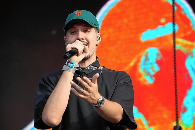 Bild 6: RIN rappt am Sonntag beim Southside-Festival