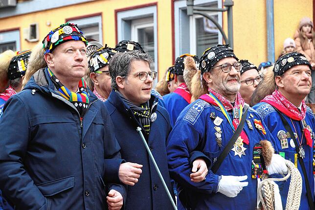 Bild 13: Viererbund-Treffen: Überlinger Zimmermannsgilde stellt erfolgreich den Narrenbaum