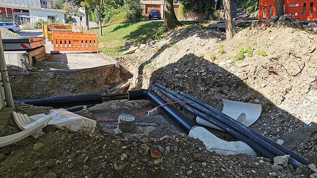 Die Heizzentrale für die Nahwärmeversorgung ist in der Schule in Hohentengen untergebracht. Im Bild ist der Leitungsumschluss für die ...