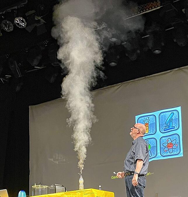 Ein Raketenstart im Kleinformat.
