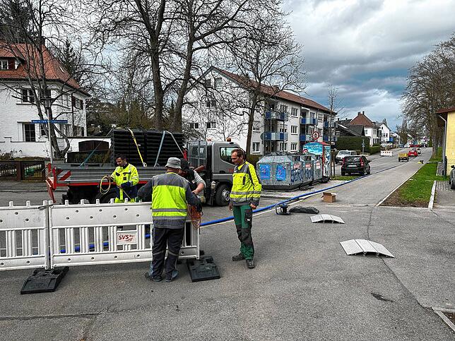 Im Zug der schnellen Reparaturmaßnahmen werden im Schwenninger Stadtgebiet zur Zeit drei Ersatzleitungen gelegt. Eine davon vor der ...