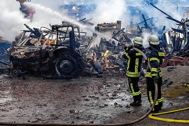 Bild 19: Bilder vom Großbrand in Fischbach: So haben die Flammen gewütet