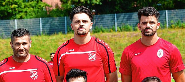 Abschied: Dieses Trio hat den Bosporus FC Friedlingen verlassen. Der spielende Co-Trainer Servet Ay-Güven (links) geht gemeinsam mit ...