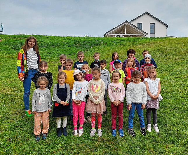 Die erste Klasse der Richard-Dorer-Schule Schönwald mit Lehrerin Marion Bachmann.