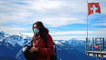 An Masken wird auch in der Schweiz in der Wintersaison 2021/22 nicht vorbeizukommen sein. So wie schon im Jahr zuvor, hier in Verbier ...